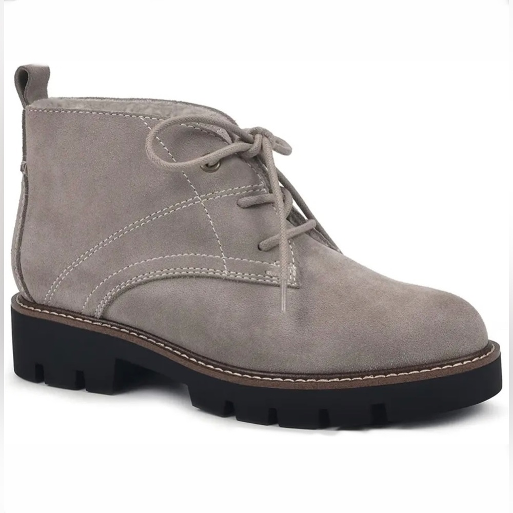 NWT- White Mountain ‘Groovy’ Lug Sole Suede Chukka Boot